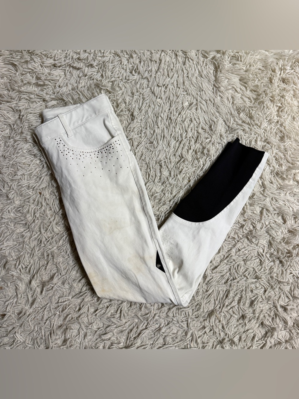 Women’s No Tag White Equiline Knee Patch Horseback Riding Breeches. Staining.